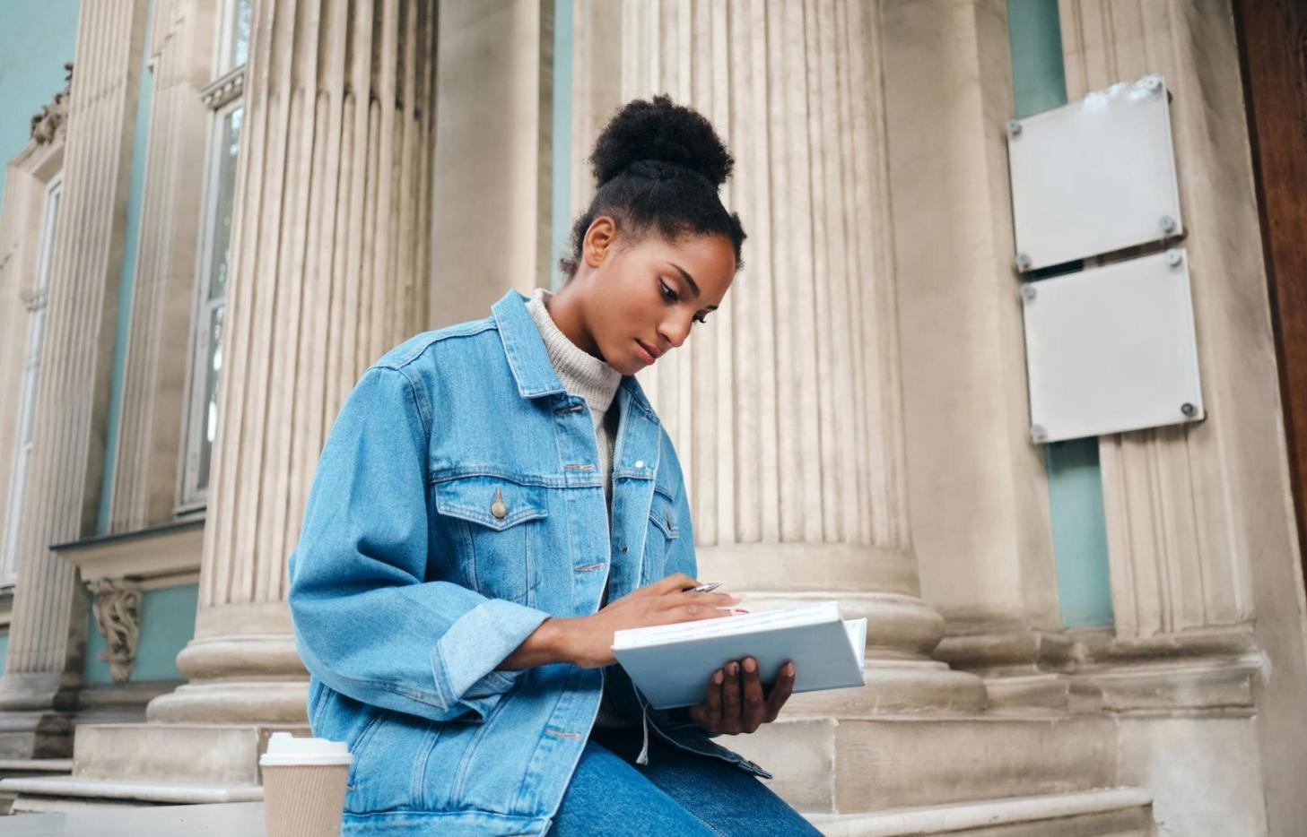 nuveliqora financial planning consultation workspace